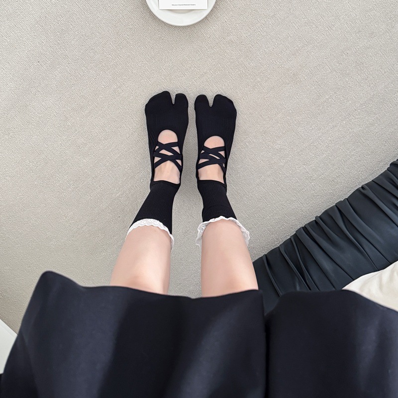 Lace Trim Split Toe Yoga Socks - Embellish Knit ulasan dan harga